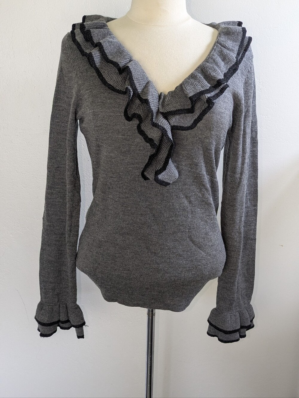 Women's Super Soft Wool Sweater Large Grey Black Ruffle Neck